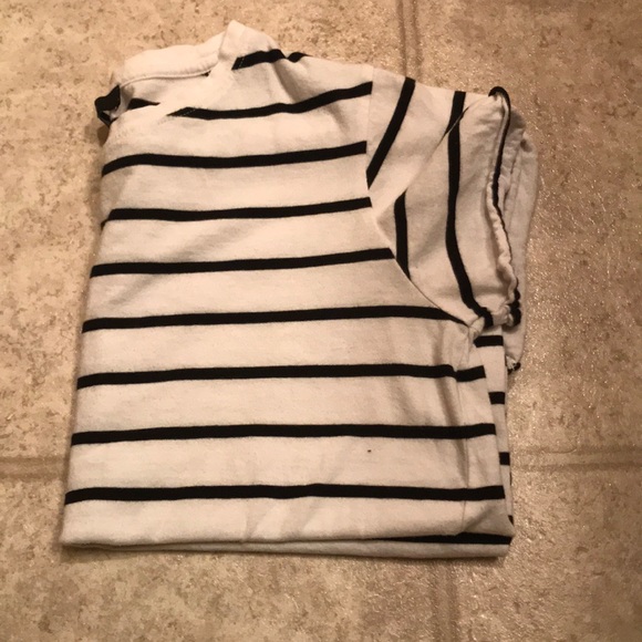 Forever 21 t shirt - Picture 2 of 2